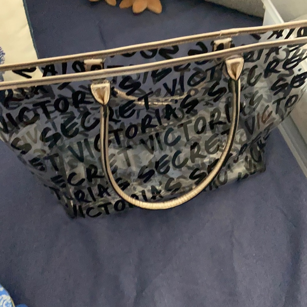 Clear tote